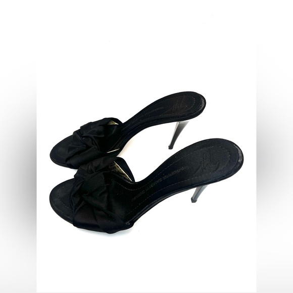 𝅺giuseppe Zanotti Leather and Fabric Stitched Heels - Picture 4 of 13